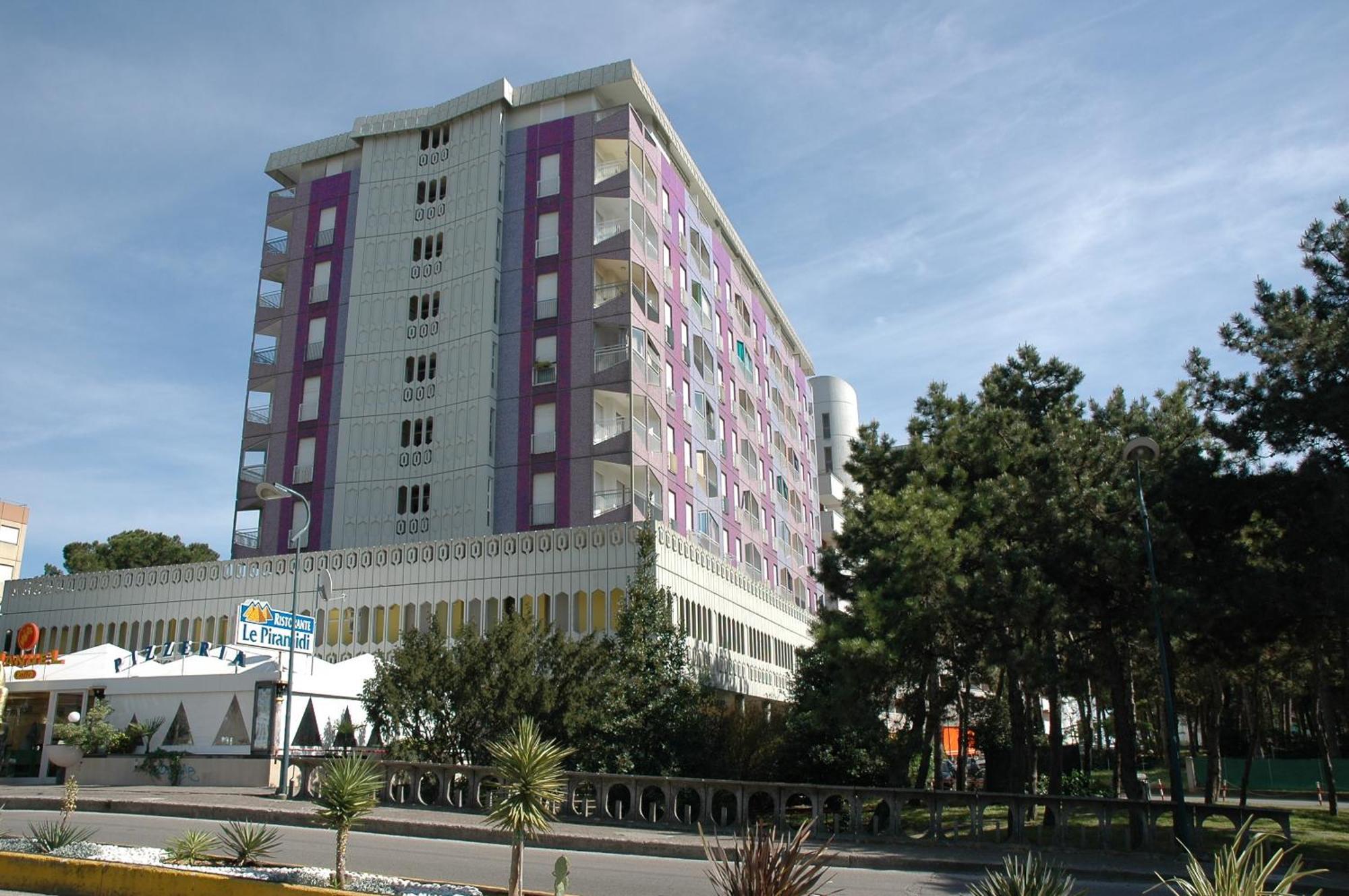 Residence Millefiori 利尼亚诺萨比亚多罗 外观 照片